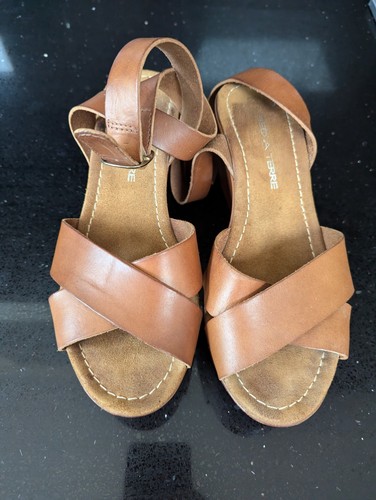 Pied terre tan - a, leather