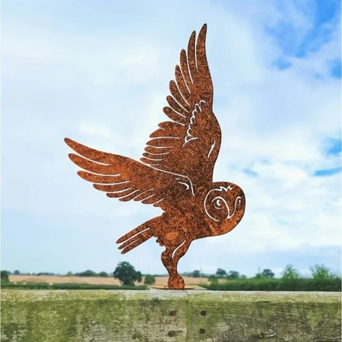 Rusty garden metal owl - rusty,