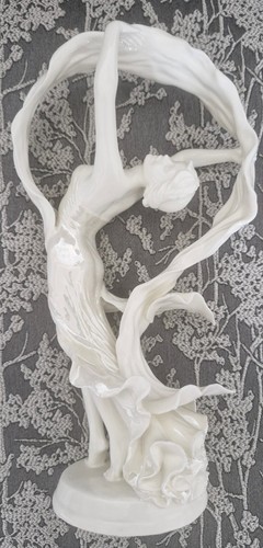 Royal worcester figurine - worcester,