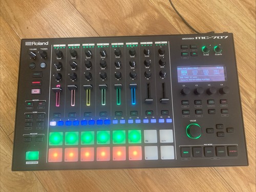 Roland 707 groovebox - roland,