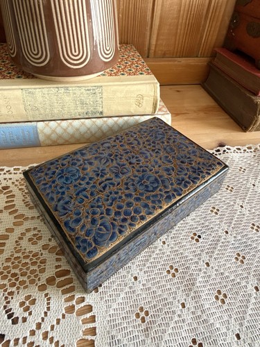Papier mache lacquer box - papier,