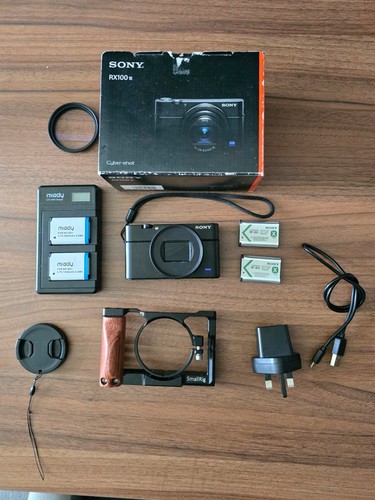 Sony rx100 bundle - vi,