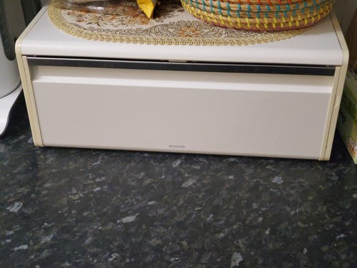 Brabantia bread bin fall - bread, front
