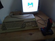 ULTIMATE COMMODORE AMIGA 500 BUNDLE (1MB RAM + CRT Monitor +Games+Equipment)