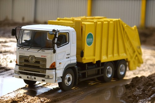 Scale tiny diecast hino - 1:76,