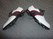 Classic golf shoes