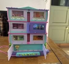 Pixel Chix Roomies House