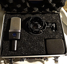 AKG C214 XLR Cardioid