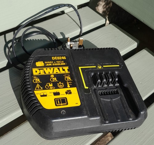 Dewalt de0246 battery - ,