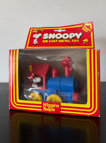 Vintage peanuts snoopy die - vintage,