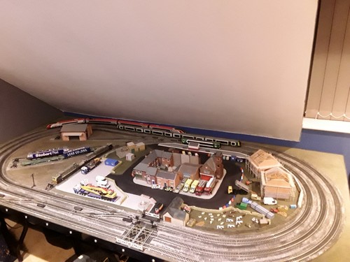 Bargain hornby train set - train,