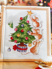 MARGARET SHERRY. CUTE MICE TRIMMING A TREE. STITCH CHART. FOR CHARITY 🎁