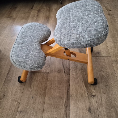 Kneeling stool rolling - rolling, task