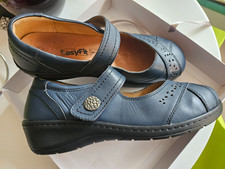 DARK BLUE "LORETTA" EASYLIFE LOW WEDGE WIDE FIT SHOES - SZ7UK = 40EUR