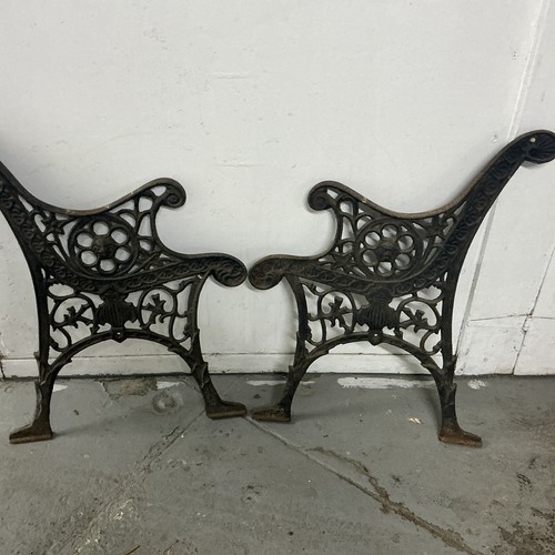 Antique cast iron - -lion, head