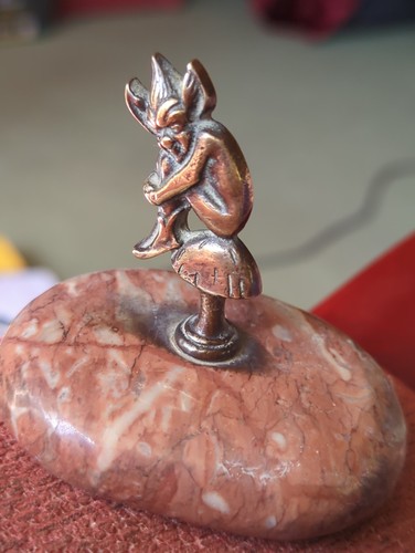 Brass pixie stone base - on,