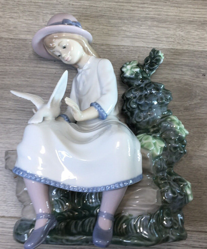 Nao lladro figurine - figurine, girl