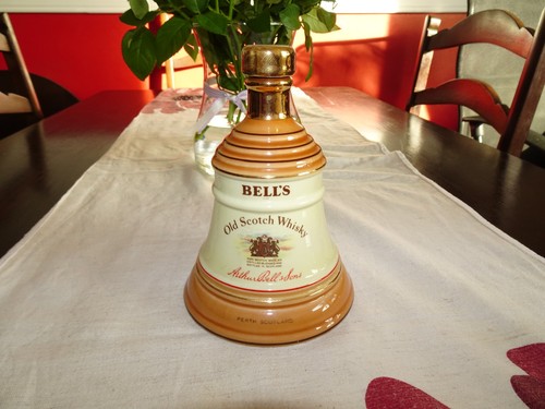 Wade pottery bell s - -, bell's