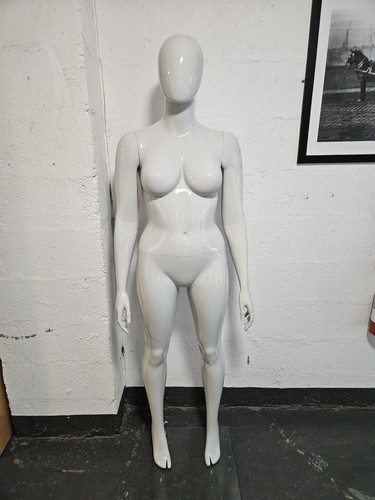Full body standing - standing, female