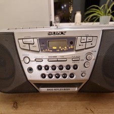 Vintage Sony CFD-S32L Portable