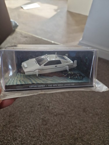 Lotus esprit 007 james - lotus, bond
