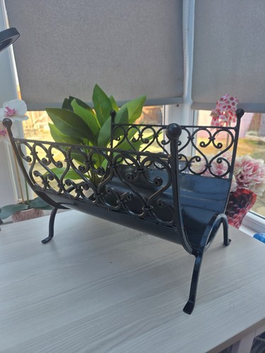 Vintage black wrought iron - black, log