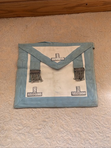 Masonic worshipful master - worshipful,