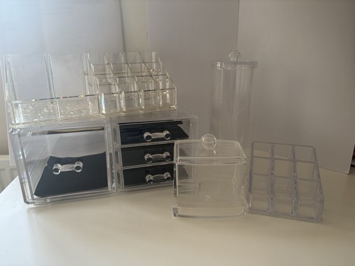 Various beauty organisers