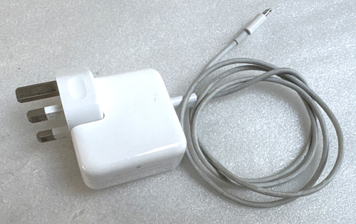 Apple 15v 30w 75a - 15v, 0.75a