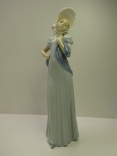 NAO LLADRO PORCELAIN STATUE  FIGURINE GIRL IN BONNET HAT