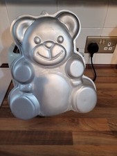 Vintage Wilton Cake Tin 1982