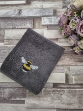 BEE EMBROIDERED Hand Towel