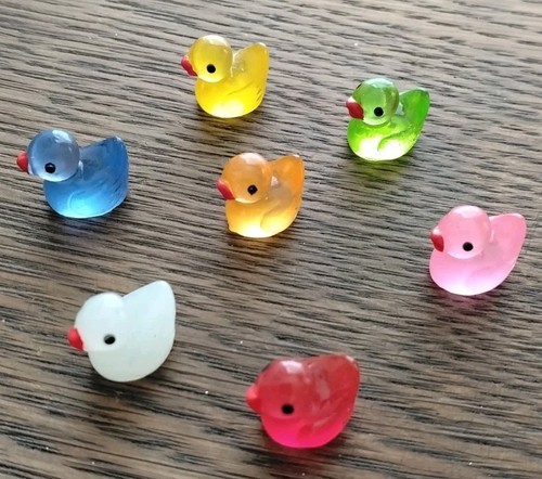 Small plastic ducks - small,