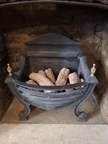 Cast iron fire grate with - cast,
