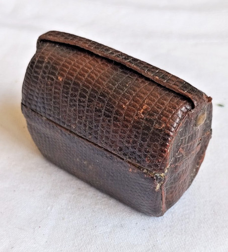 Antique brown ladies - , travel