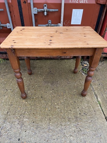 Vintage small solid pine table - solid,