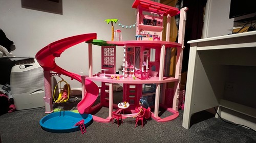 Barbie storey doll - doll, house