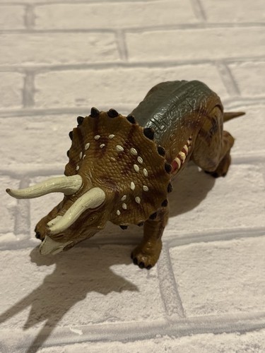 Jurassic park triceratops - 3,