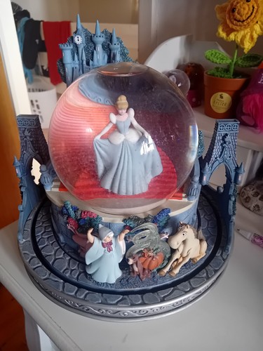 Snowglobe disney cinderella - disney,