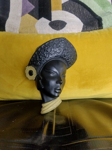 Vintage 1950s wall plaque - ,