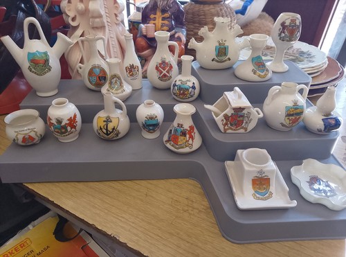 Vintage crested ware - 19,