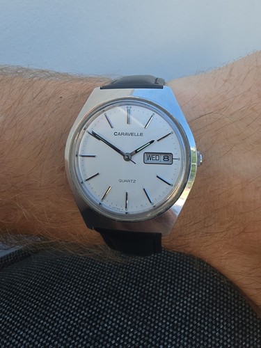 Vintage caravelle bulova - by,