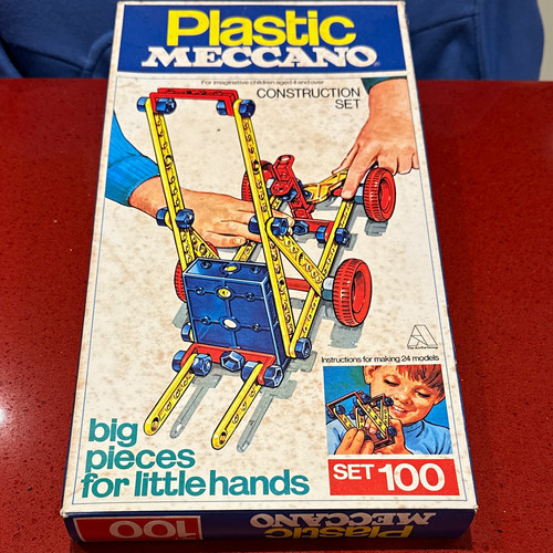 Meccano plastic - plastic,
