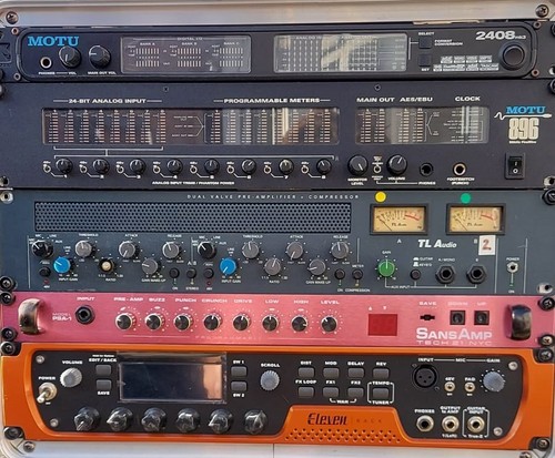 Rack containing amp emulator