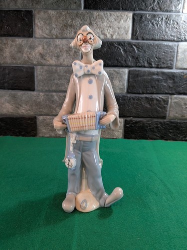 Vinatge casades clown figurine - vinatge,