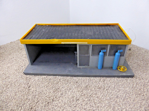 Scalextric pit stop garage