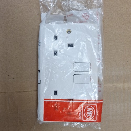 13a switched socket white - switched,