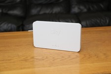 Sky Q Broadband Wireless WiFi Signal Booster Extender SE210A White