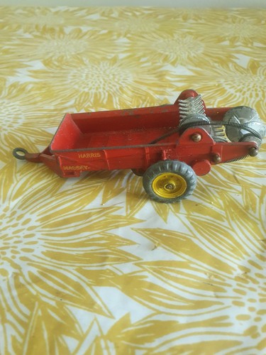 Dinky toys farm massey harris - dinky,