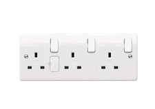 MK Triple 13A 240V White